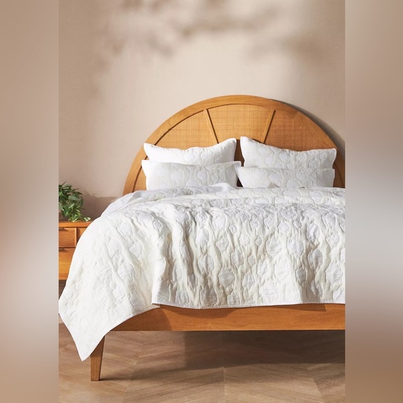 Anthropologie Amelia Quilt Size King Ivory - Picture 1 of 14